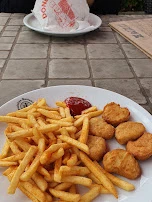 Pommes Mit Chicken Nuggets